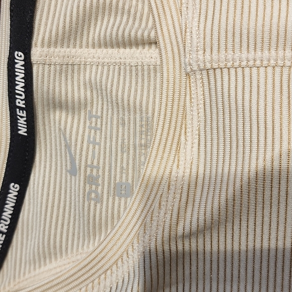 Nike top size xs new without tags - Picture 3 of 4